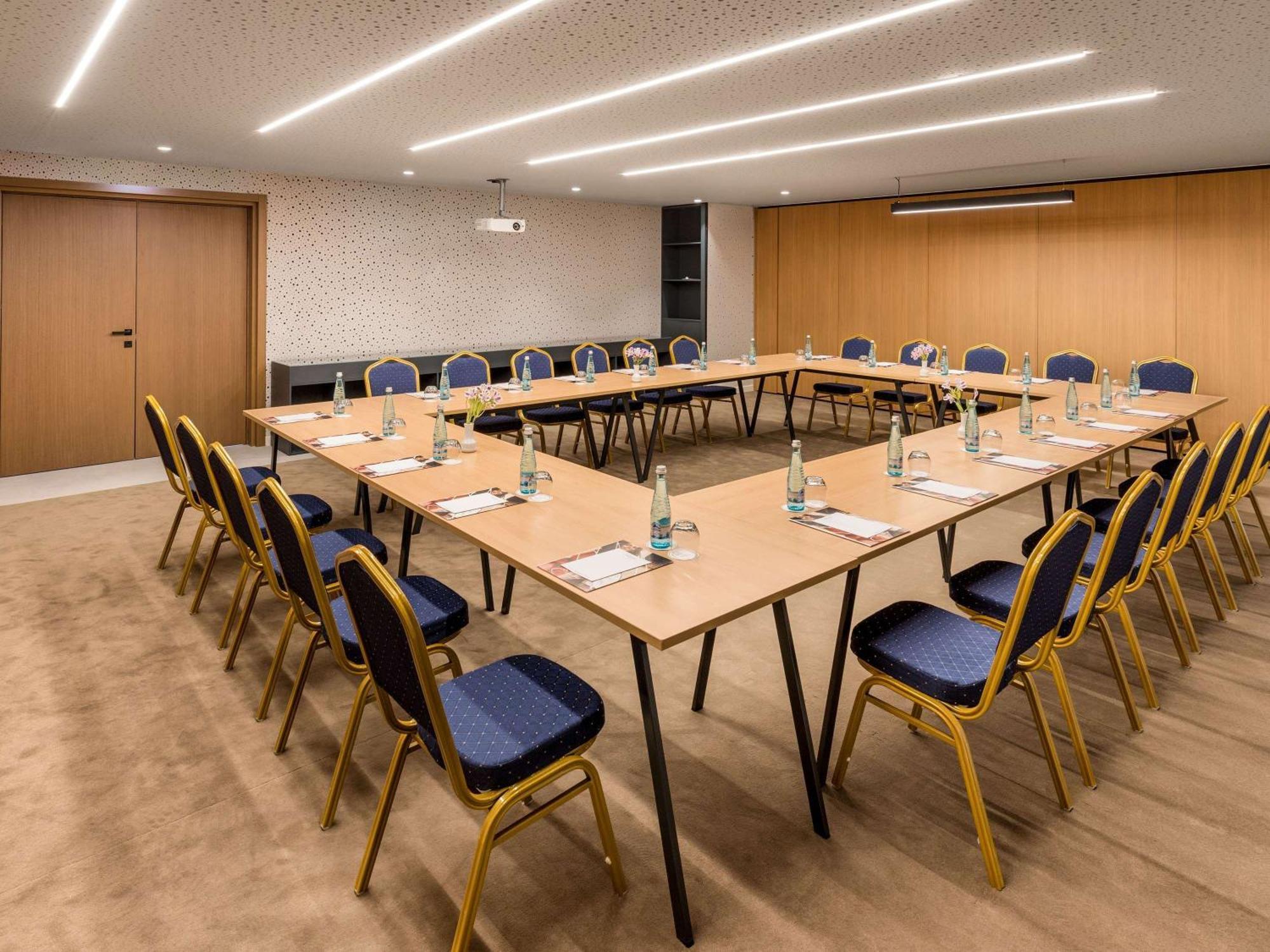 Mercure Tirana Kültér fotó